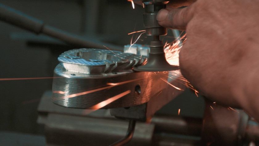 Produzione di stampi meccanici per il settore calzaturiero tramite lavorazioni CNC di precisione. Tecnologie avanzate per garantire qualità e affidabilità produttiva.