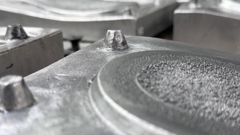 Produzione di stampi meccanici per il settore calzaturiero tramite lavorazioni CNC di precisione. Tecnologie avanzate per garantire qualità e affidabilità produttiva.