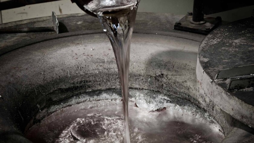 Stampo in fusione realizzato per la produzione di suole e componenti per calzature. Ideale per produzioni industriali che richiedono velocità e ottimizzazione dei costi.